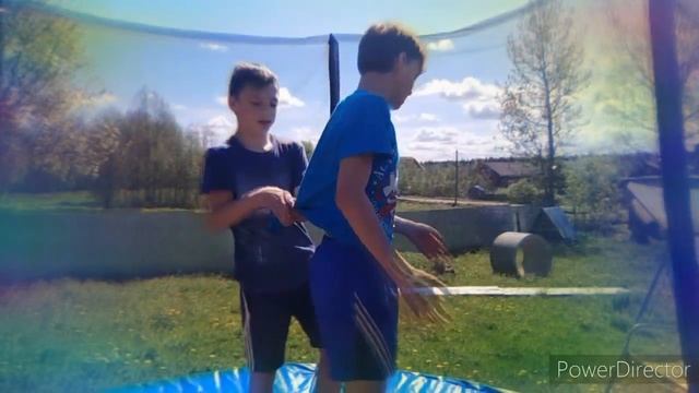 Как делать заднее сальто???. Смотрите это видео!!!