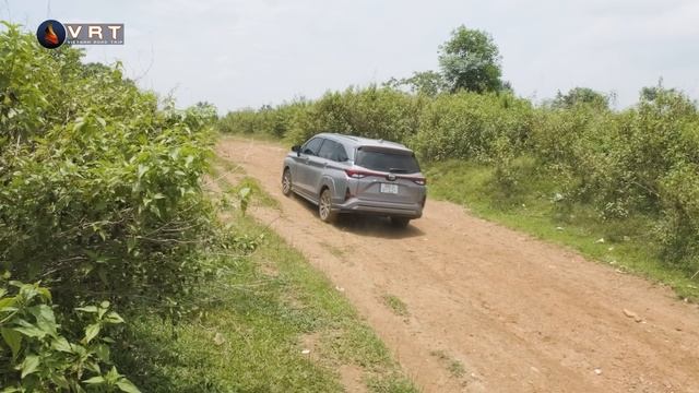 TOYOTA VELOZ CROSS: mang tiếng ''DAIHATSU'' nhưng ''CHÁY HÀNG'' | Vietnam Road Trip смотреть онлайн