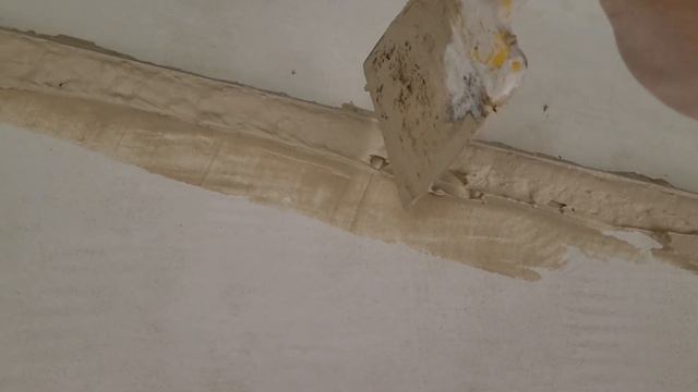 Главное - не испортить! Важный момент, когда обмазываем СТРУННЫЕ МАЯКИ. Штукатурка стен.