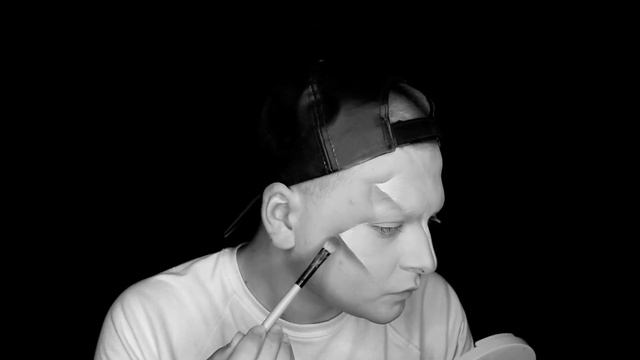 Lady Gaga: Born This Way Inspired Makeup Tutorial смотреть онлайн