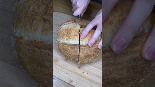 — Ещё, Господь, благословляю мирВ чужом дому — и хлеб в чужой печи. #маринацветаева #стихи #хлеб смотреть онлайн