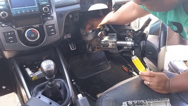 Huey How To: Replace Steering Coupler for 2012 Kia Cerato Koup смотреть онлайн