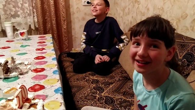 VLOG: ☀празднуем День Рождения Вики☀дарим подарки💐у нас было двое именинников! 💐 смотреть онлайн