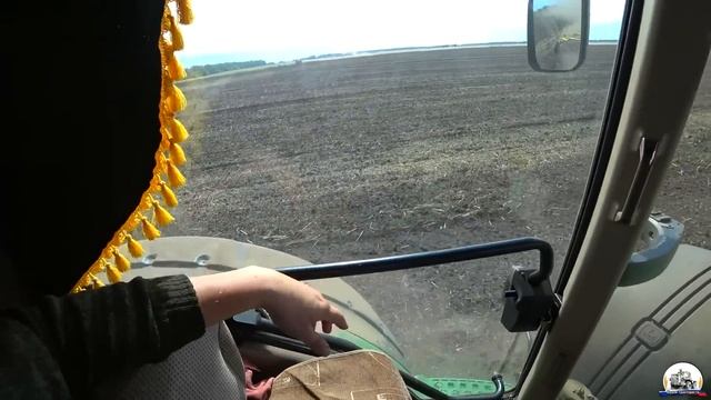 ?Шустрый обмолот пшеницы комбайном John Deere S670i. Культивирую под сев озимой пшеницы. смотреть онлайн