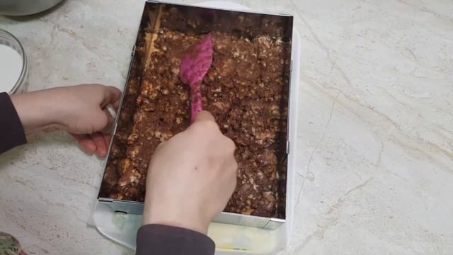 Tорт "сникерс"Без Выпечки/Pishirilmaydigan tort смотреть онлайн