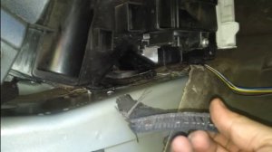 Течёт кондиционер в салон? Я вот как исправил эту болячку в Ларгусе!