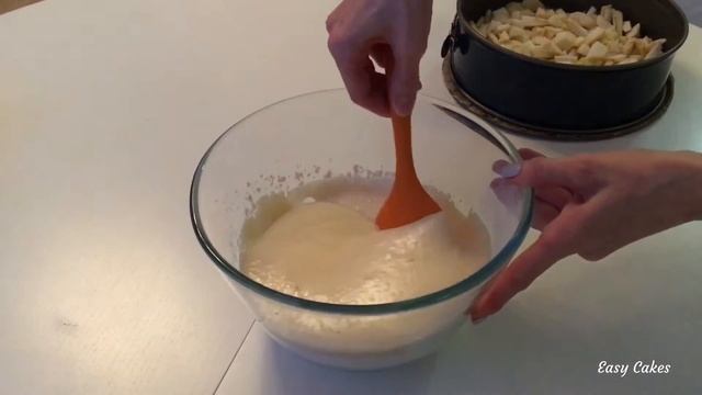 Шарлотка с яблоками / Яблочный пирог простой рецепт + ВСЕ Секреты бисквитного теста! смотреть онлайн