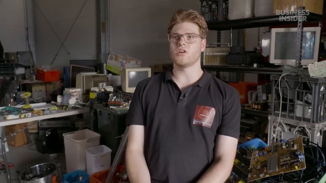 How Scrappers Cash In On Gold From Your Old Computer | World Wide Waste | Business Insider смотреть онлайн