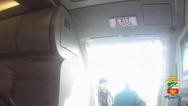 В Новосибирске пассажиры из Хабаровска привлечены к ответственности за курение в самолете смотреть онлайн