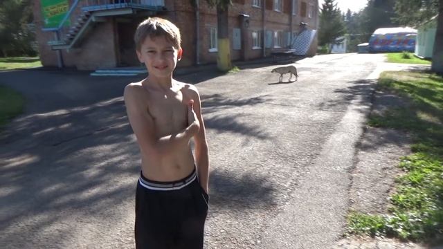 ВЛОГ - Спортивный лагерь, Дача, Дима прячет чипсы от тренера смотреть онлайн
