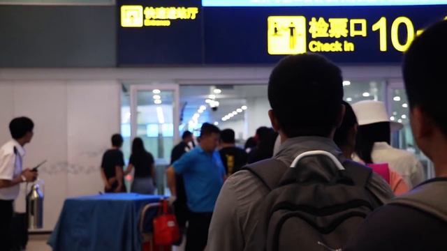 FASTEST TRAIN Beijing to Shanghai | How to book train tickets in China смотреть онлайн