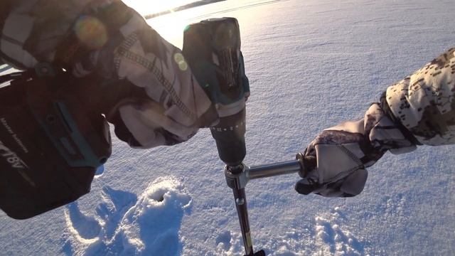 Его невозможно разрядить. Взял китайский шуруповерт Heimerdinger 9Ah.