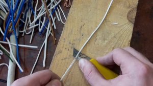 Медяха-медь в обрезках проводов. Чистка проводов от изоляции