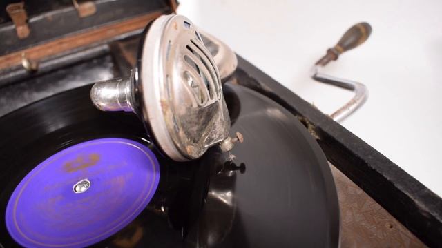 Граммофон "Красногвардейск" (до 1944 года) смотреть онлайн