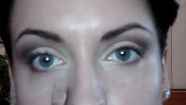 Макияж с палеткой BeYu Catwalk Quattro Eyeshadows №08.wmv смотреть онлайн