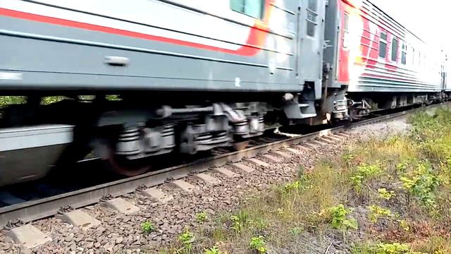 ЭЛЕКТРОВОЗ ЭП1 - 123 С ПАССАЖИРСКИМ ПОЕЗДОМ НА СТАНЦИЮ НАДВОИЦЫ. смотреть онлайн