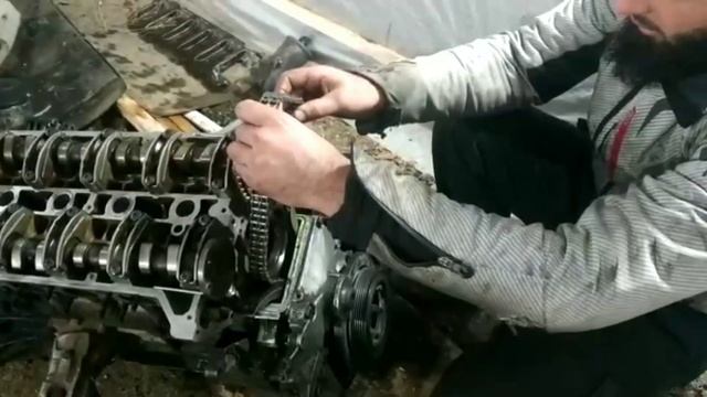 Как выставить зажигание и натянуть цепь грм  м104 мерседес 124