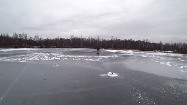 Зимние трофеи на зимней рыбалке. Рыбалка на жерлицы и первые трофеи. Рыбалка в теплой палатке. смотреть онлайн