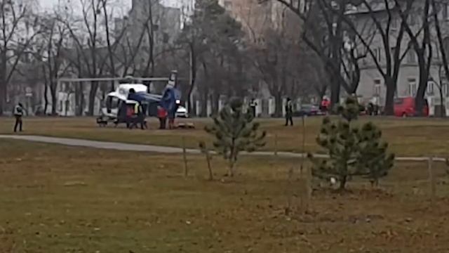 29-11-2021- Вертолет полиции доставил человека в Областной Ожоговый центр смотреть онлайн