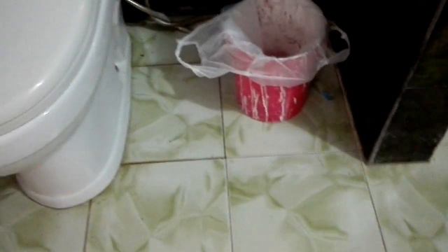 Муравьи в ванной комнате смотреть онлайн