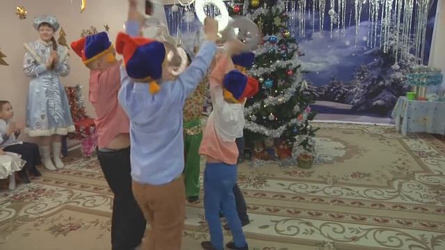 Дед Мороз, детский садик смотреть онлайн