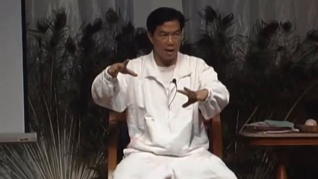 Мантэк Чиа - Цигун «Железная Рубашка III».Часть 2 - Структура скелета и практика работы с костями смотреть онлайн