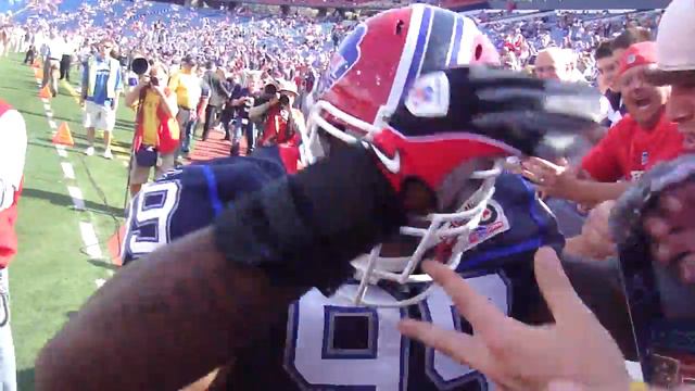 Marcus Stroud giving a Hi-5 09/20/09 смотреть онлайн