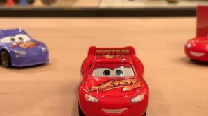 Mattel Disney Cars 3 Cupcake Lightning McQueen (Rust-eze #95 Piston Cup Racer) Funny Flashbacks