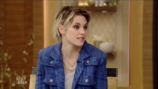 #kristenStewart, #LivewithKellyandRyan "The thing about Sabina is she's kinda like a loyal dog." смотреть онлайн