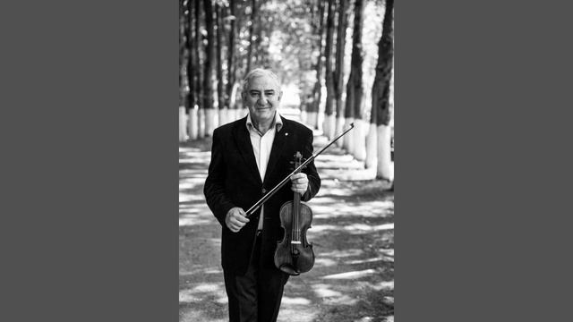 Михаил Казиник читает стихотворение "В Москве весна". Автор – Юлия Пикалова (запись с телефона). смотреть онлайн