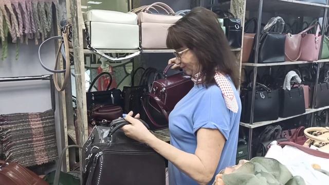 КОМПЛИМЕНТ ? НАТУРАЛЬНАЯ ЗАМША ? 2000 РУБЛЕЙ ? СУМОЧКИ смотреть онлайн