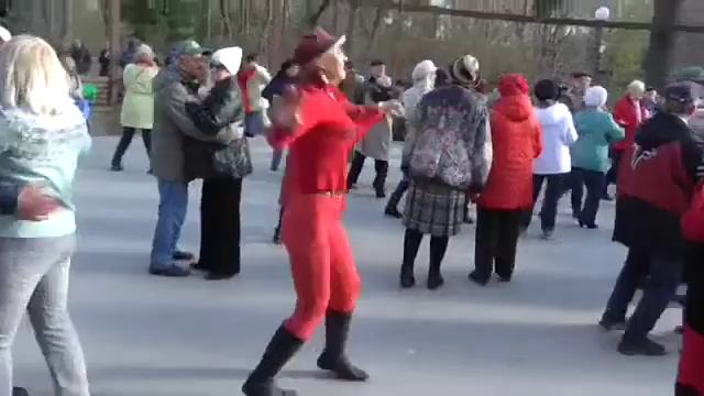 Танцы в парке Царицыно. смотреть онлайн