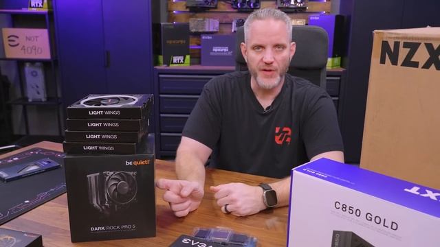 Santa builds a secret PC смотреть онлайн