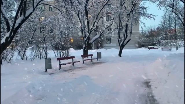 Новогодние домики или общаги в снегу смотреть онлайн