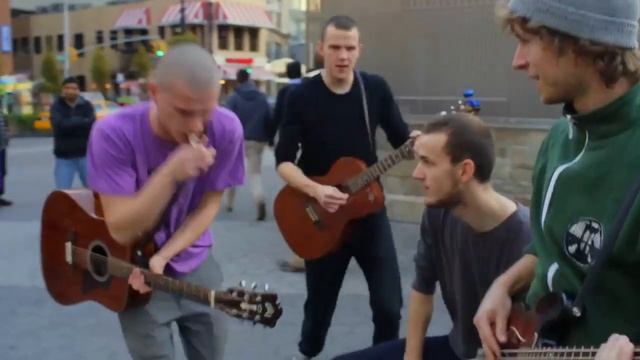 Уличные музыканты Brothers Moving жгут смотреть онлайн