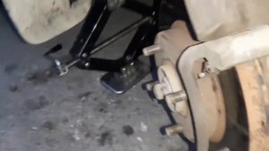 Как поменять переднии колодки на Nissan Almera Classic своими руками