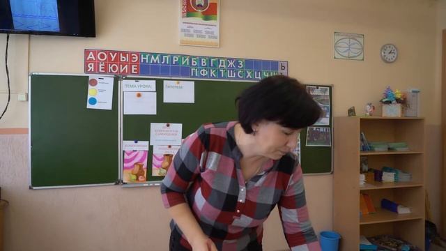 Фрагмент урока ИЗО в 3 "А" классе военно-патриотической направленности. Учитель Короленок А.А. смотреть онлайн