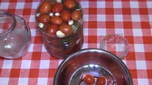 Рецепт бочковых помидоров холодным способом. Вкусные соленые помидоры
