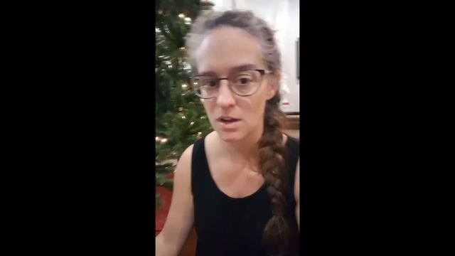 vlogmas Day 3: ORGANIZING KIDS CHRISTMAS BOOKS! смотреть онлайн