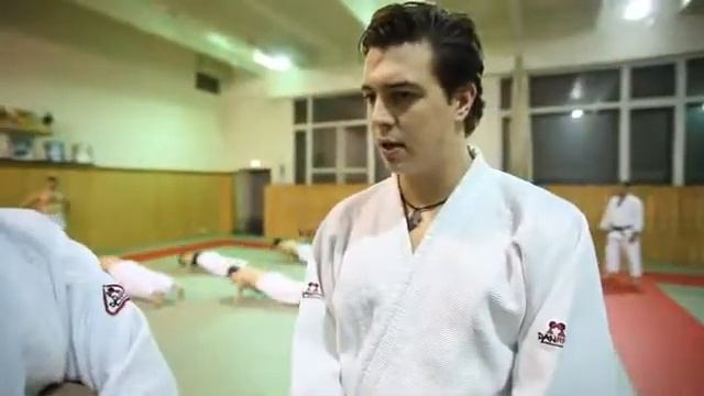 Москва: 8 занятий восточными единоборствами смотреть онлайн