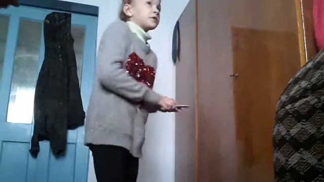Разбили телефоны . Вика не хочет в школу!!!?? смотреть онлайн