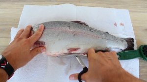 Как легко и быстро почистить форель -  Видео-инструкция рыбочистка и ножницы luxfish