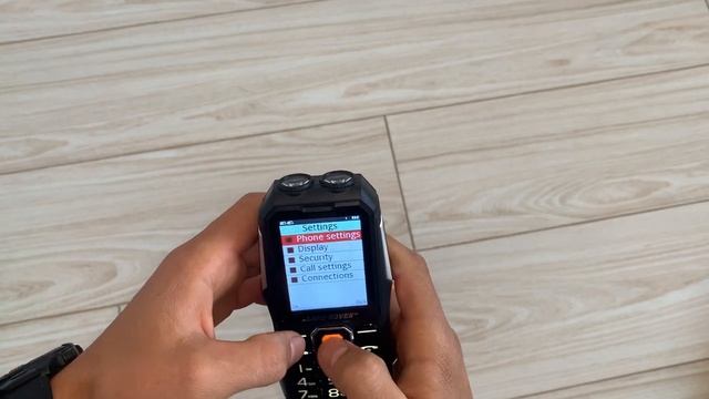 Land Rover S888 - кнопочный защищённый телефон с АКБ 13800 мАч! смотреть онлайн