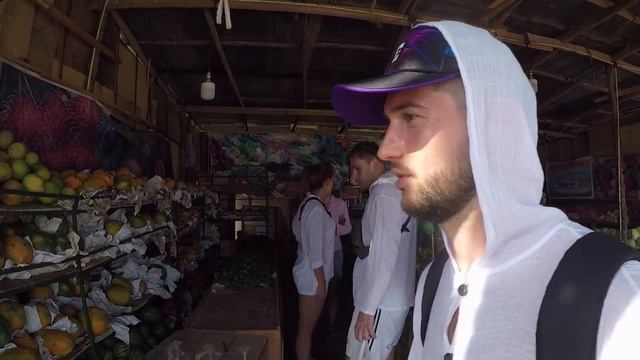 Гуляем по Велигаме (Шри-Ланка). Супермаркет и наш отель. смотреть онлайн