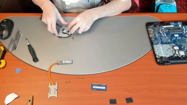 Disassembly HP 15 AY070UR X5Z30EA смотреть онлайн