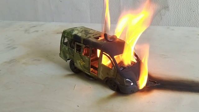 Пожар. Машина горит адским пламенем. Газель сгорела до тла!!! смотреть онлайн