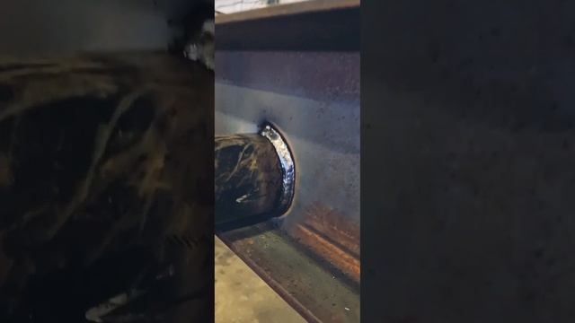 КАНАДСКИЙ СВАРЩИК / СВАРКА ТРУБЫ ПОЛУАВТОМАТОМ / МИСТЕР ДЖОН Mr. John . смотреть онлайн