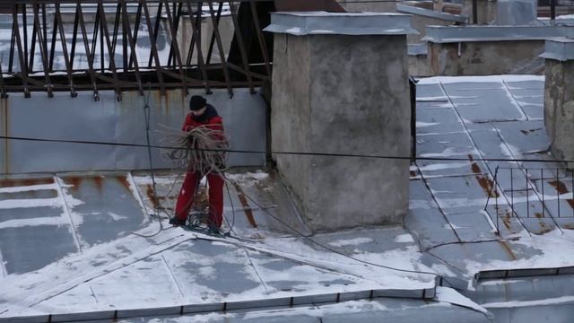 Очистка снега и льда с крыши (Петроградка 11.01.2013) MVI 1482 смотреть онлайн
