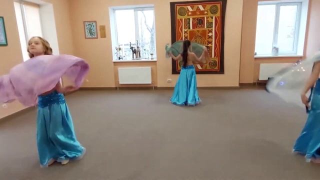 Танец с шалями / Беллиданс / Группа дети Студия танца "Хабиби" / г. Кременчуг смотреть онлайн