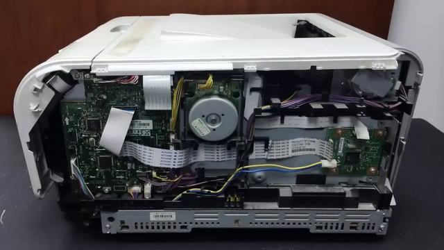 How to replace USB B Receptacle on Formatter Board HP Color LaserJet CP1215 Printer смотреть онлайн